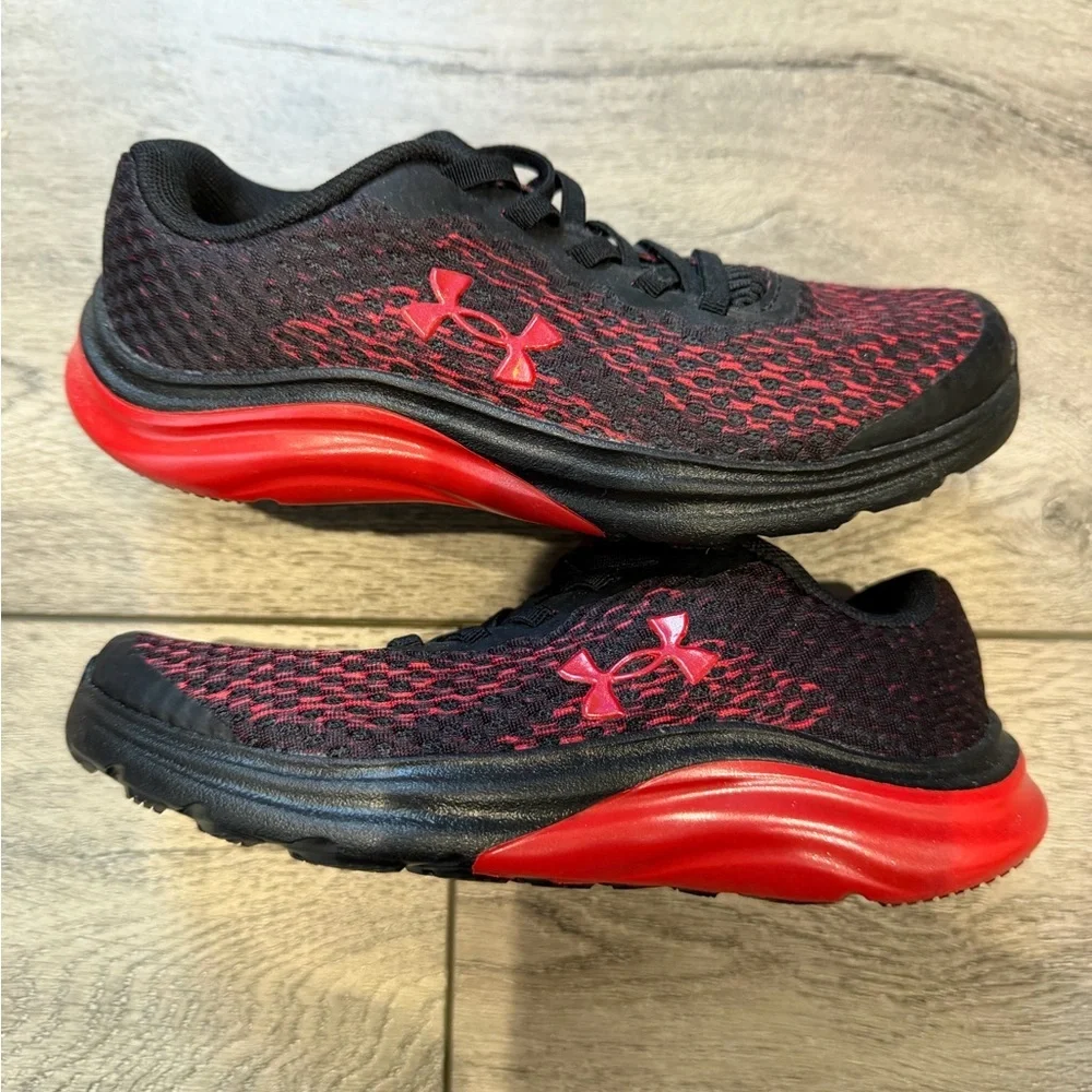 Under Armour Black and Red Running Shoes (1K)